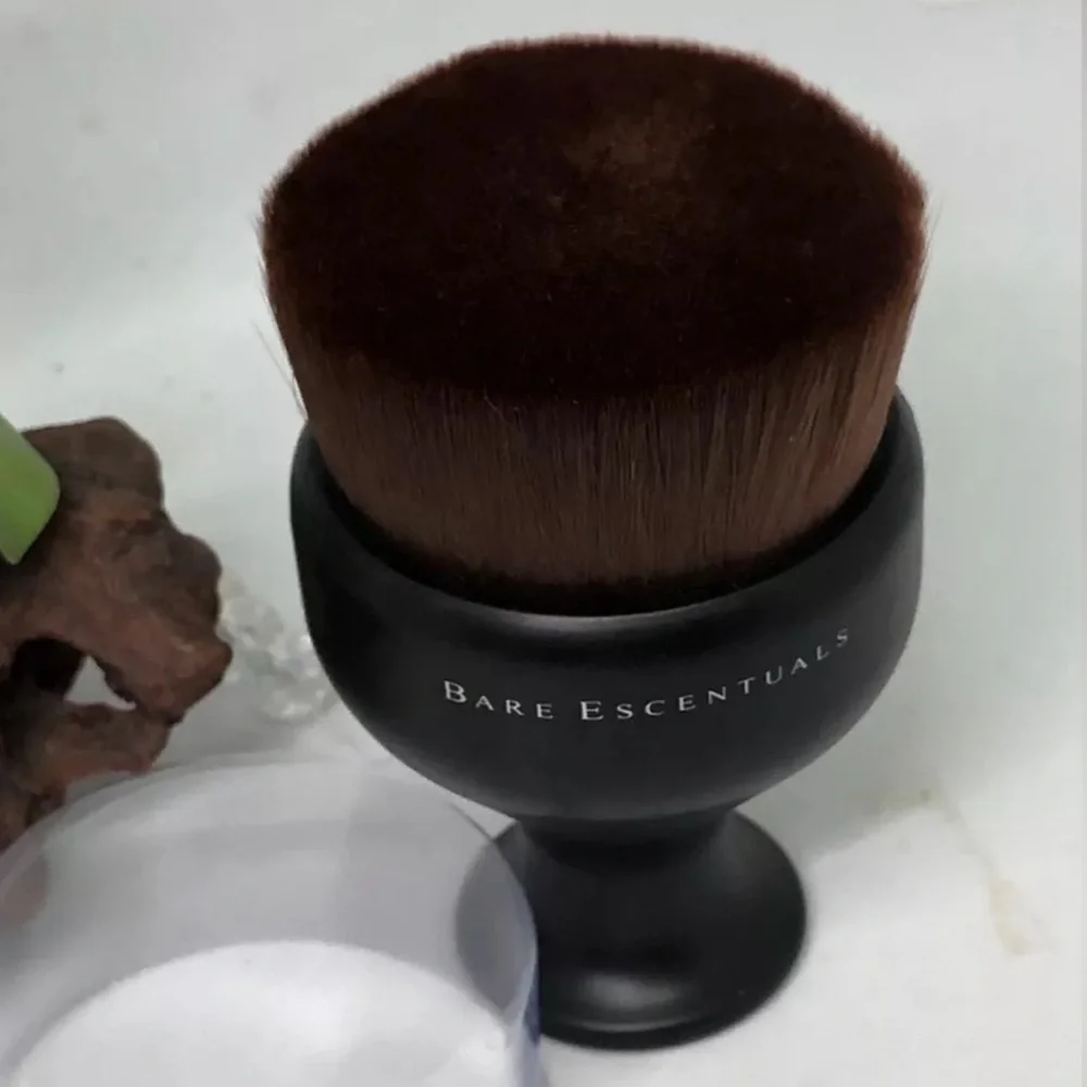 Bare Essentials Tan/ Makeup Brush